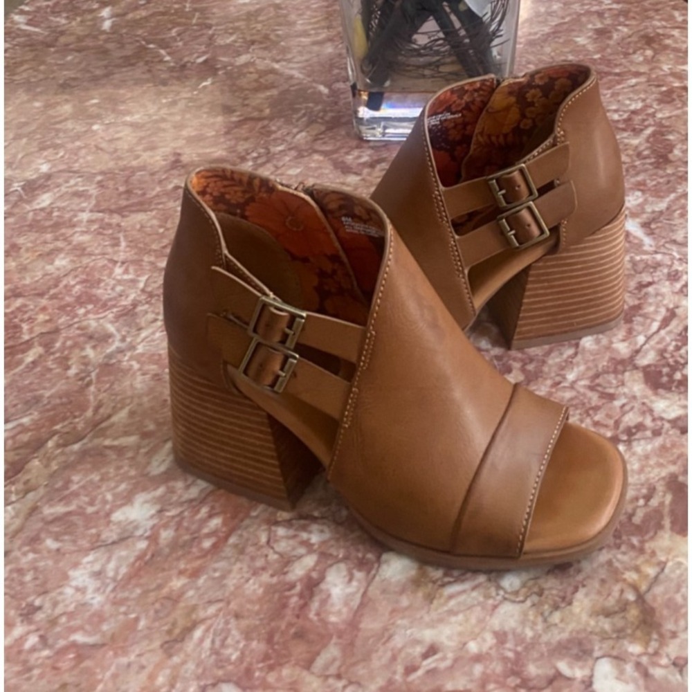 New Korks Penela Tan Leather Cut Out Bootie Chunky Heel Sandals Size 6M, $120